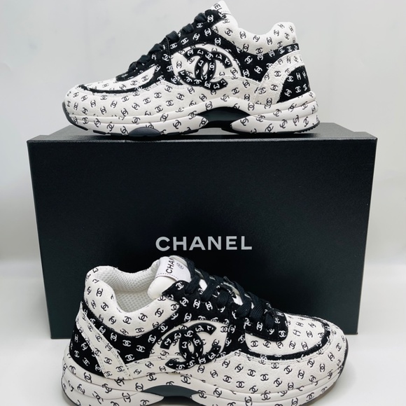 ❌❌SOLD Chanel 22A White Black CC Logos CC Logo Trainers Runners Sneakers - Picture 10 of 14
